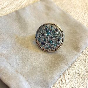 Absolutely stunning, vintage John Hardy ring from the Kali collection.